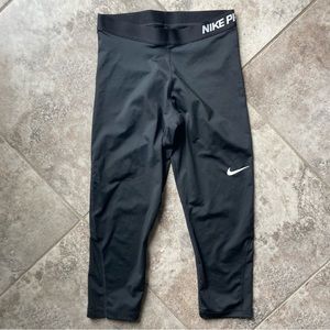 NIKE PRO COOL Womens Capri/m Tights Black size large 725468-010 USED RUNNING GYM